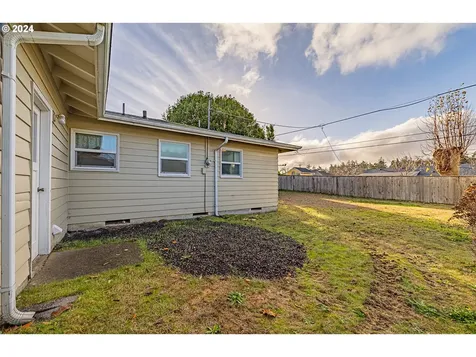 1670 Grant Street North Bend OR 97459
