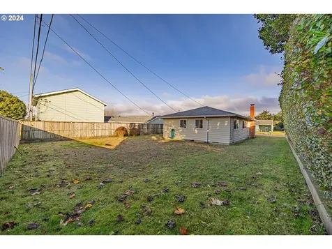 1670 Grant Street North Bend OR 97459