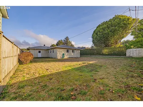 1670 Grant Street North Bend OR 97459