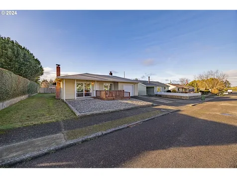 1670 Grant Street North Bend OR 97459
