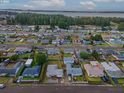 1670 Grant Street North Bend OR 97459