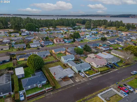 1670 Grant Street North Bend OR 97459