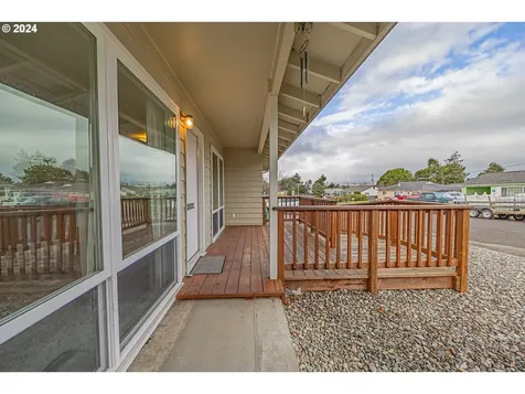 1670 Grant Street North Bend OR 97459
