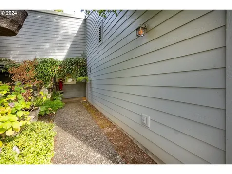 10545 SW Del Monte Drive Portland OR 97224