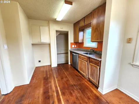 17905 NE Glisan Street Portland OR 97230