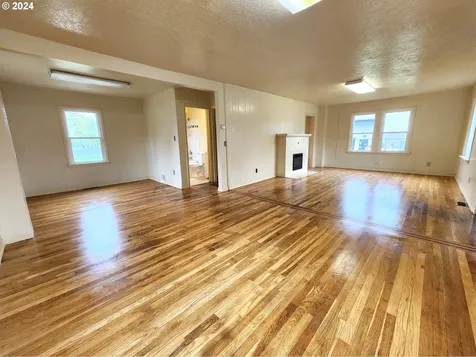 17905 NE Glisan Street Portland OR 97230
