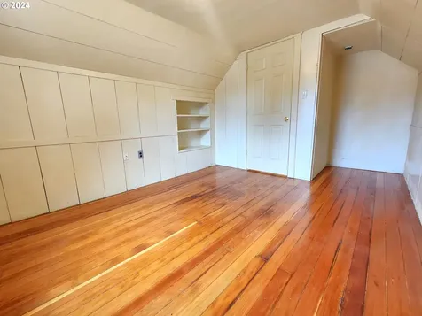 17905 NE Glisan Street Portland OR 97230