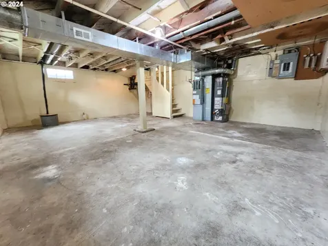 17905 NE Glisan Street Portland OR 97230