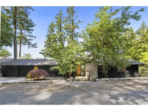 6545 SE Yamhill Court Portland OR 97215