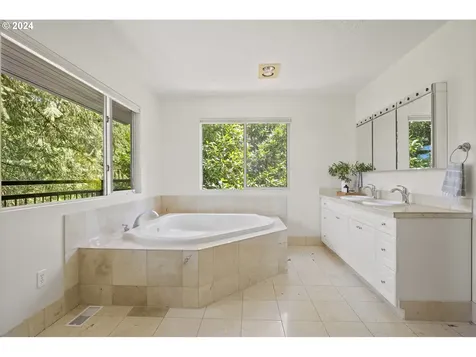 6545 SE Yamhill Court Portland OR 97215