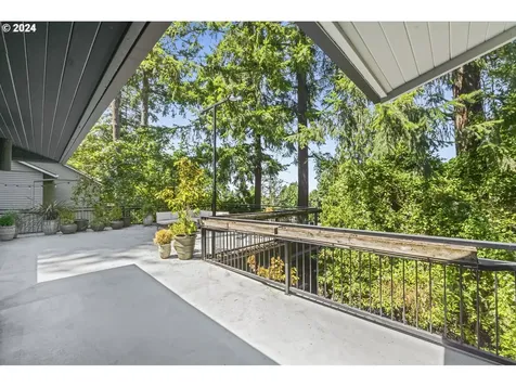 6545 SE Yamhill Court Portland OR 97215