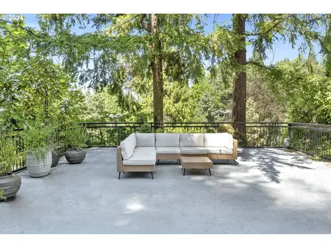 6545 SE Yamhill Court Portland OR 97215