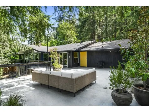 6545 SE Yamhill Court Portland OR 97215