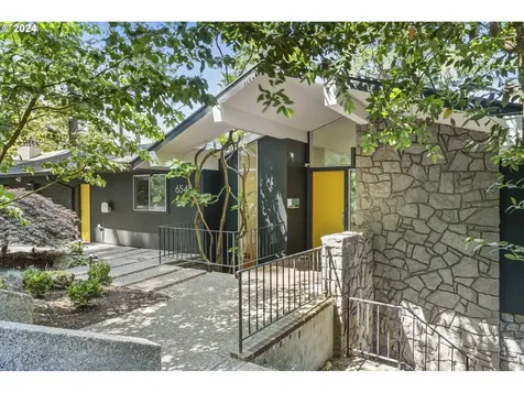 6545 SE Yamhill Court Portland OR 97215