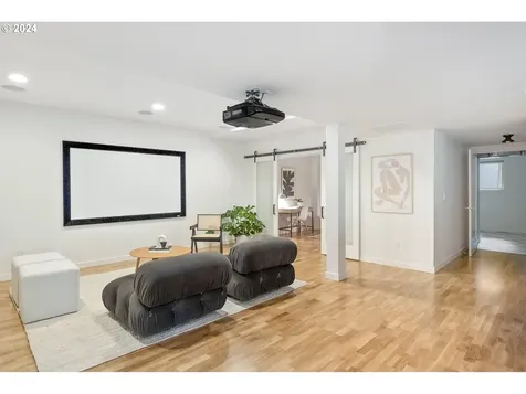 6545 SE Yamhill Court Portland OR 97215