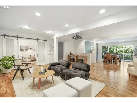 6545 SE Yamhill Court Portland OR 97215