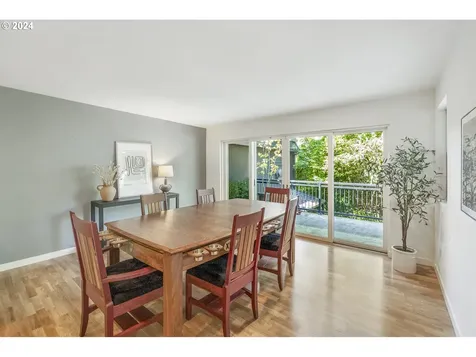 6545 SE Yamhill Court Portland OR 97215