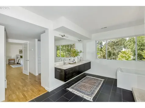 6545 SE Yamhill Court Portland OR 97215