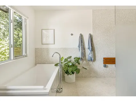 6545 SE Yamhill Court Portland OR 97215