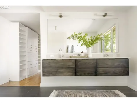 6545 SE Yamhill Court Portland OR 97215