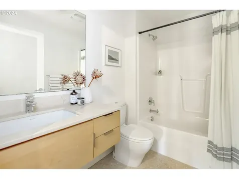 6545 SE Yamhill Court Portland OR 97215