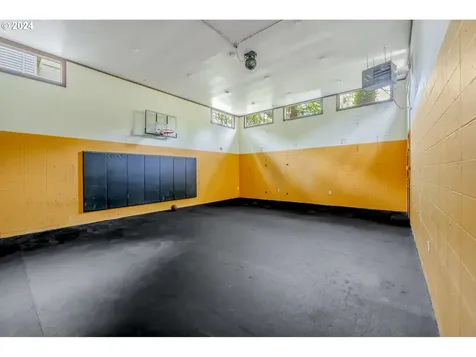 6545 SE Yamhill Court Portland OR 97215