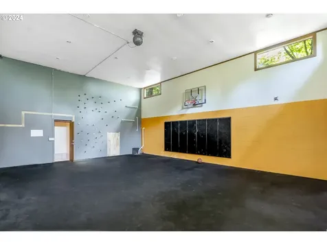 6545 SE Yamhill Court Portland OR 97215