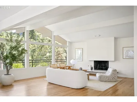 6545 SE Yamhill Court Portland OR 97215
