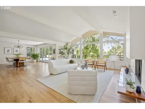 6545 SE Yamhill Court Portland OR 97215