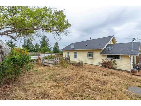 810 D Street Coos Bay OR 97420