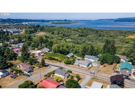 810 D Street Coos Bay OR 97420