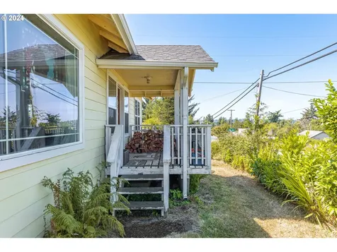 810 D Street Coos Bay OR 97420