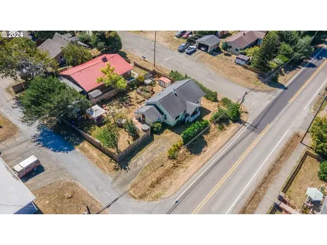 810 D Street Coos Bay OR 97420