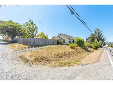 810 D Street Coos Bay OR 97420