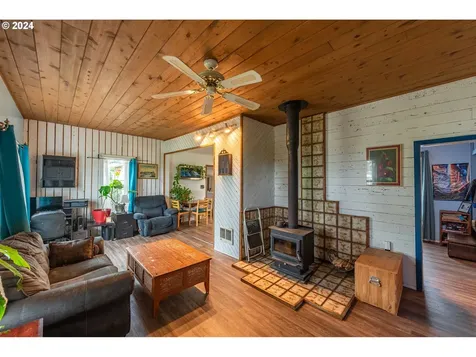 810 D Street Coos Bay OR 97420