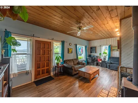 810 D Street Coos Bay OR 97420