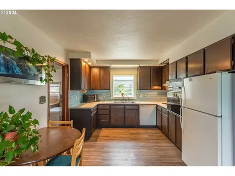 810 D Street Coos Bay OR 97420