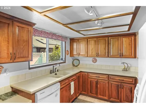 1395 Vanderbeck Lane Woodburn OR 97071