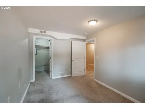 7020 Debbie Court Gladstone OR 97027