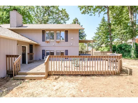 7020 Debbie Court Gladstone OR 97027