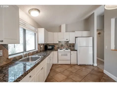 7020 Debbie Court Gladstone OR 97027