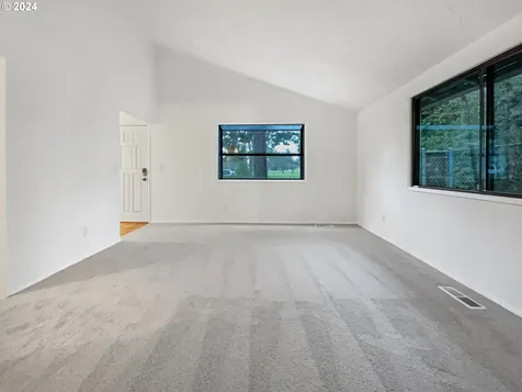 11543 NE Knott Street Portland OR 97220