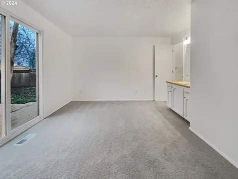 11543 NE Knott Street Portland OR 97220