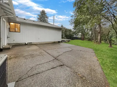 11543 NE Knott Street Portland OR 97220