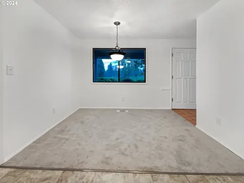 11543 NE Knott Street Portland OR 97220