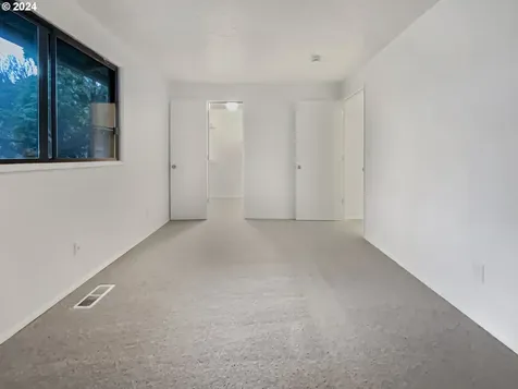 11543 NE Knott Street Portland OR 97220