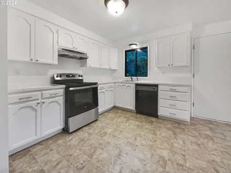 11543 NE Knott Street Portland OR 97220