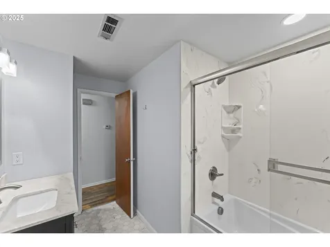202 Corcoran Lane Central Point OR 97502