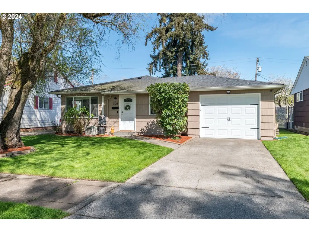3128 Hemlock Street Longview WA 98632