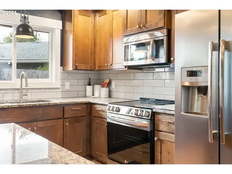 630 N Dahlia Place Canby OR 97013